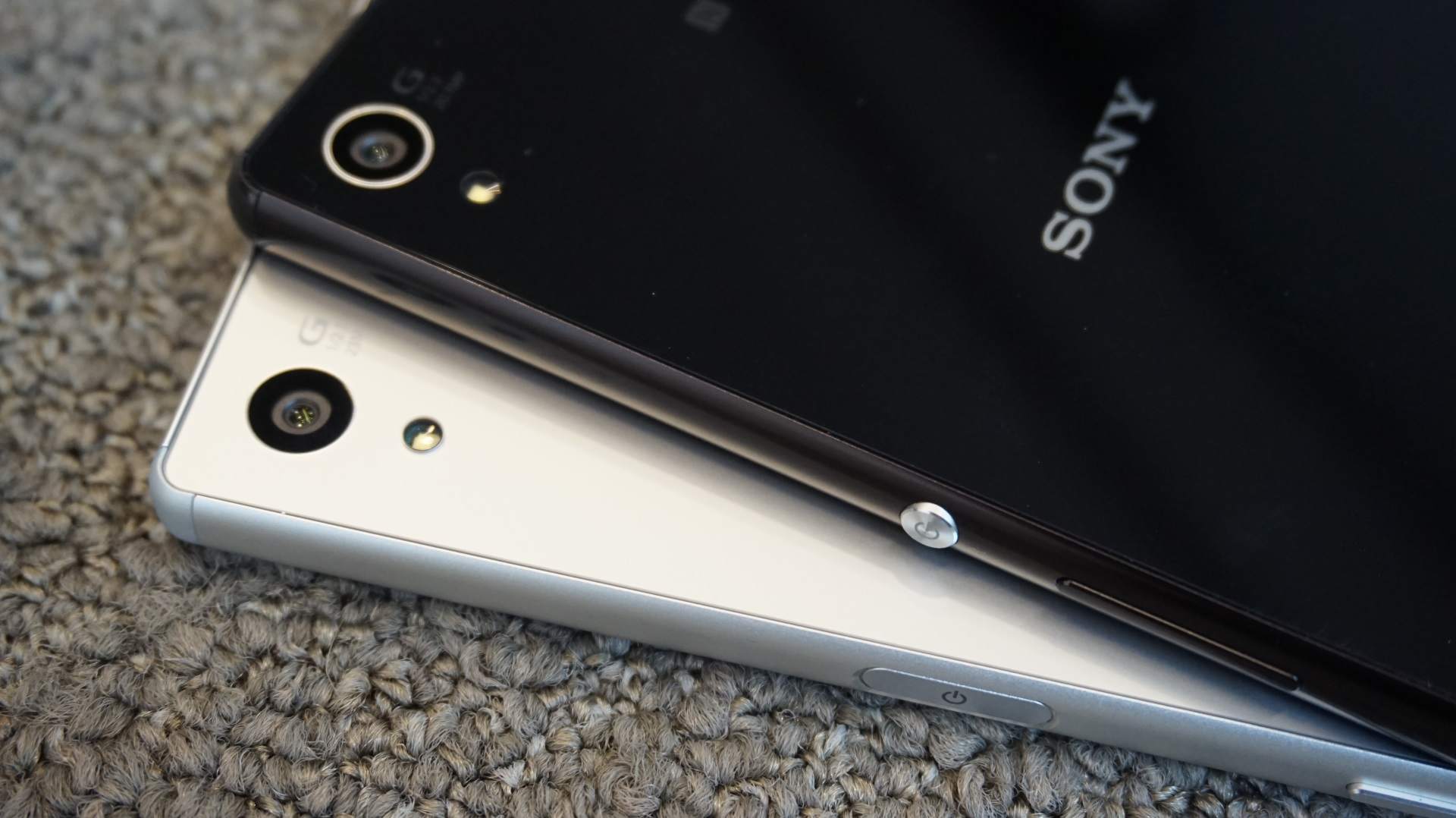 sony_xperia_z5_vs_sony_xperia_z3_power_button.jpg