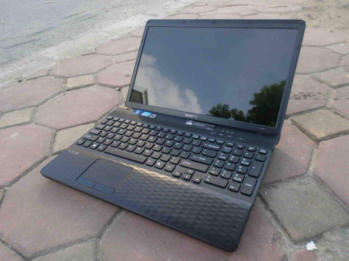 Sony-Vaio-VPCEH2DFX-1.jpg