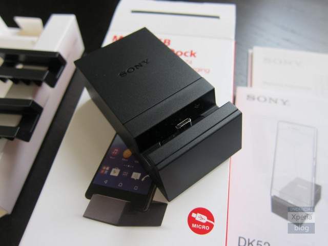 Sony-DK52-Micro-USB-Charging-Dock_6-640x480.jpg