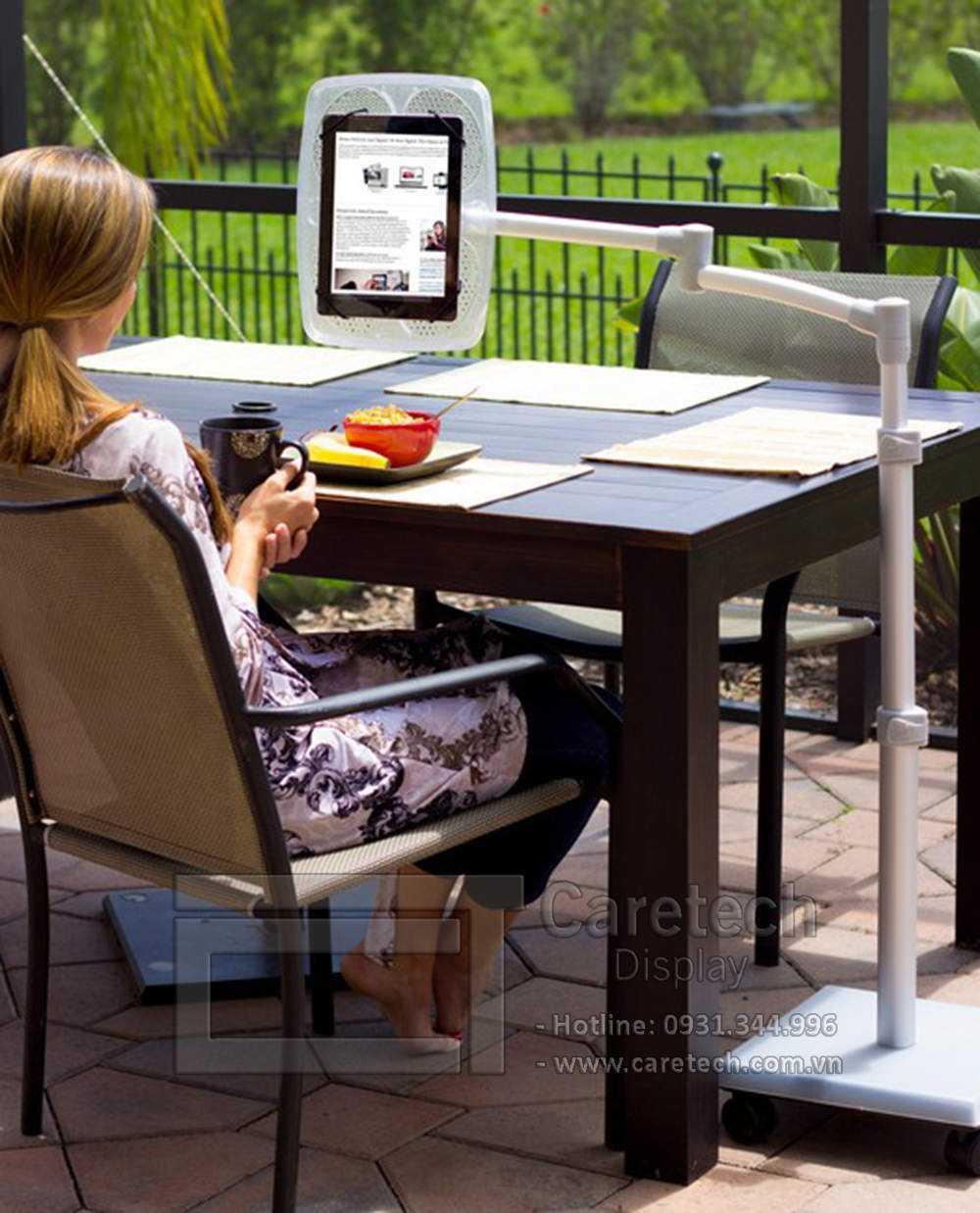 levo_levo_g2_deluxe_floor_stand_for_ipads_tablets_and_ereaders_p2_525x650.jpg