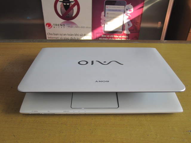 SONY-VAIO-SVE14136CVW-Core-i5-3230M-2.jpg