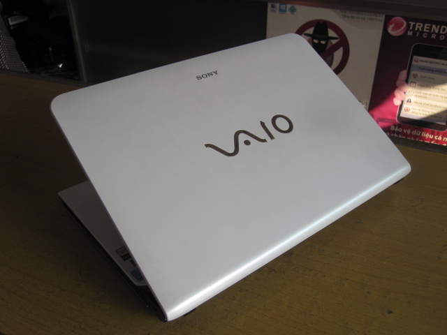 SONY-VAIO-SVE14136CVW-Core-i5-3230M-3.jpg