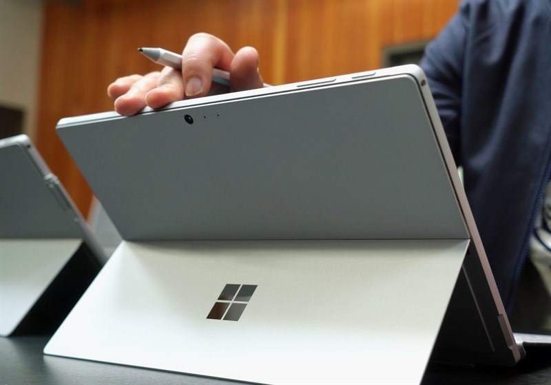 surface-pro-5-logo_1200x840-800-resize.jpg