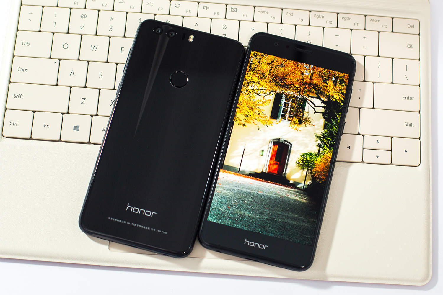 The-Honor-8-Is-Bringing-Black-Back_3.jpg
