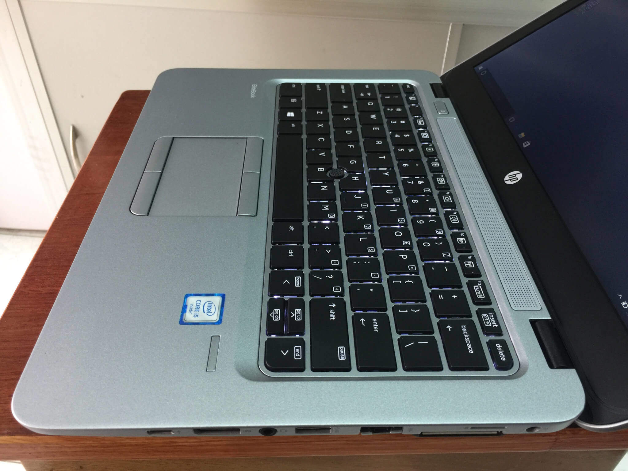 Hp-820-G3-9.jpg