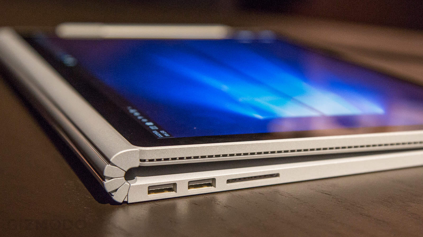 Surface-book-cam-ung.jpg