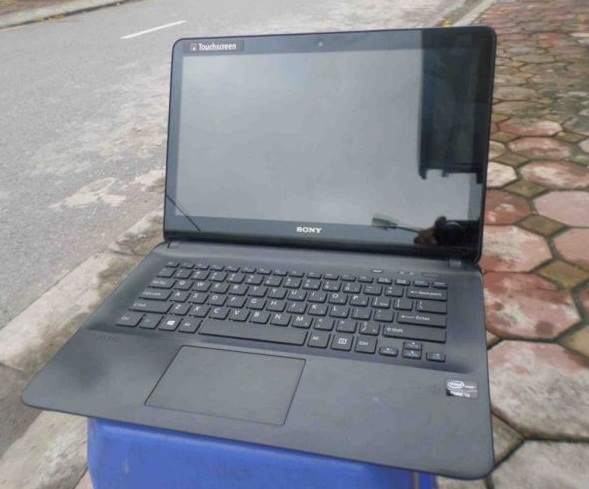 sony-vaio-svf142A29W-2.jpg