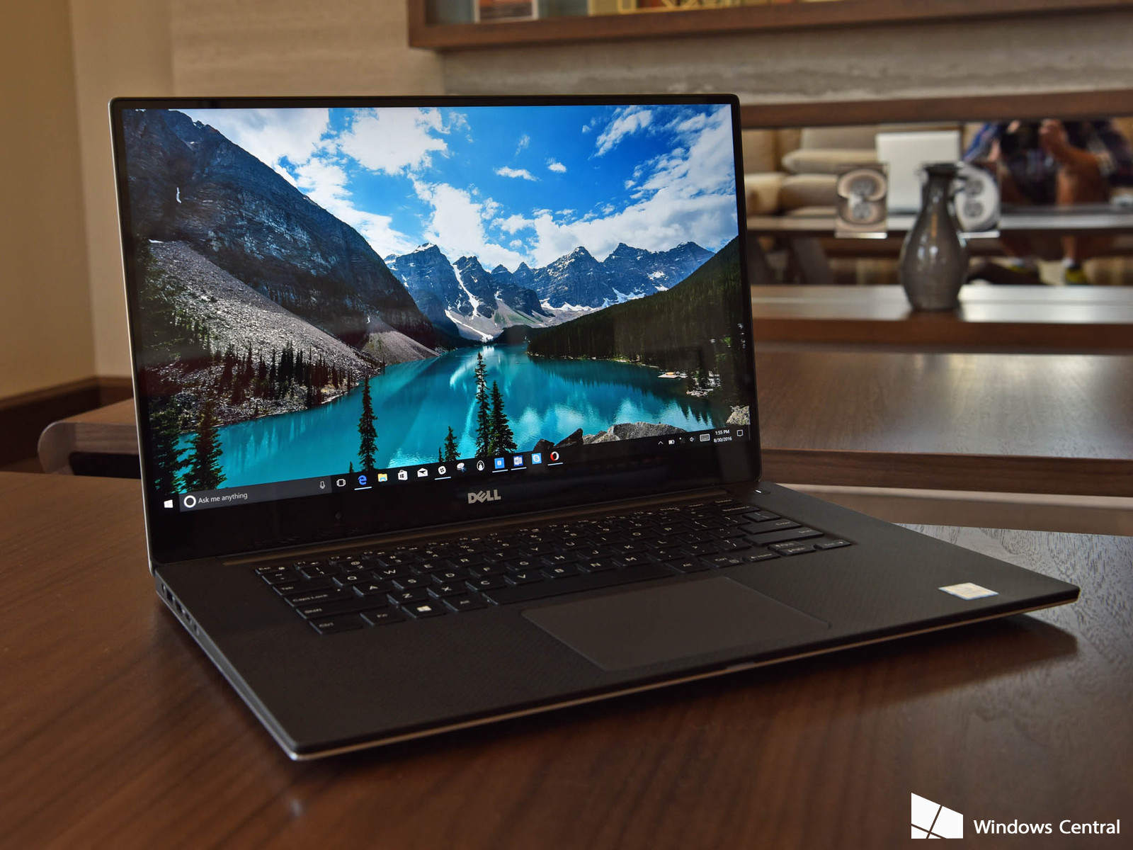8863746_dell-xps-15-4k-hero1.jpg
