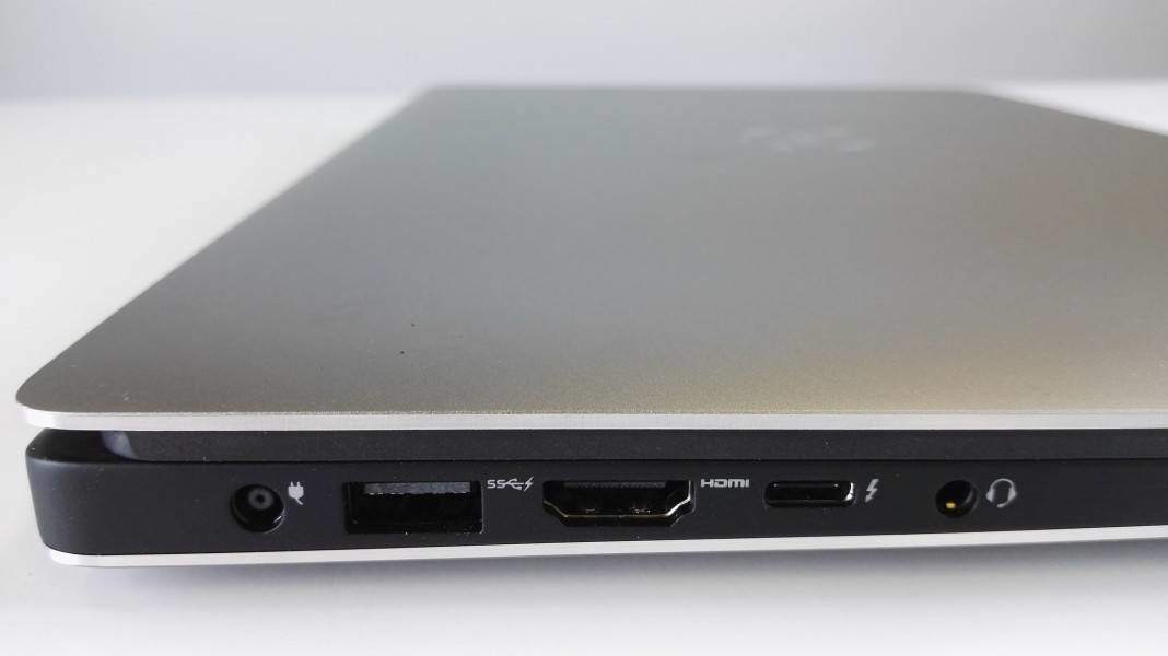 8863751_large-Dell_XPS_15_Thunderbolt_3_Featured_review_SetUp_8.jpg