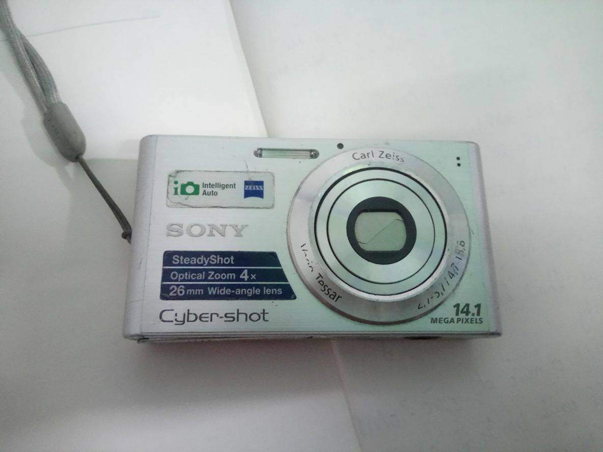 Tìm đồ đánh rơi - cái máy ảnh kts Sony bạc