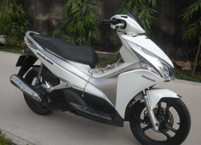 Honda ra phiên bản xe máy mới cho năm 2012  Báo Dân trí