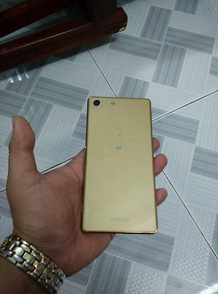 sony m5 gold2...jpg