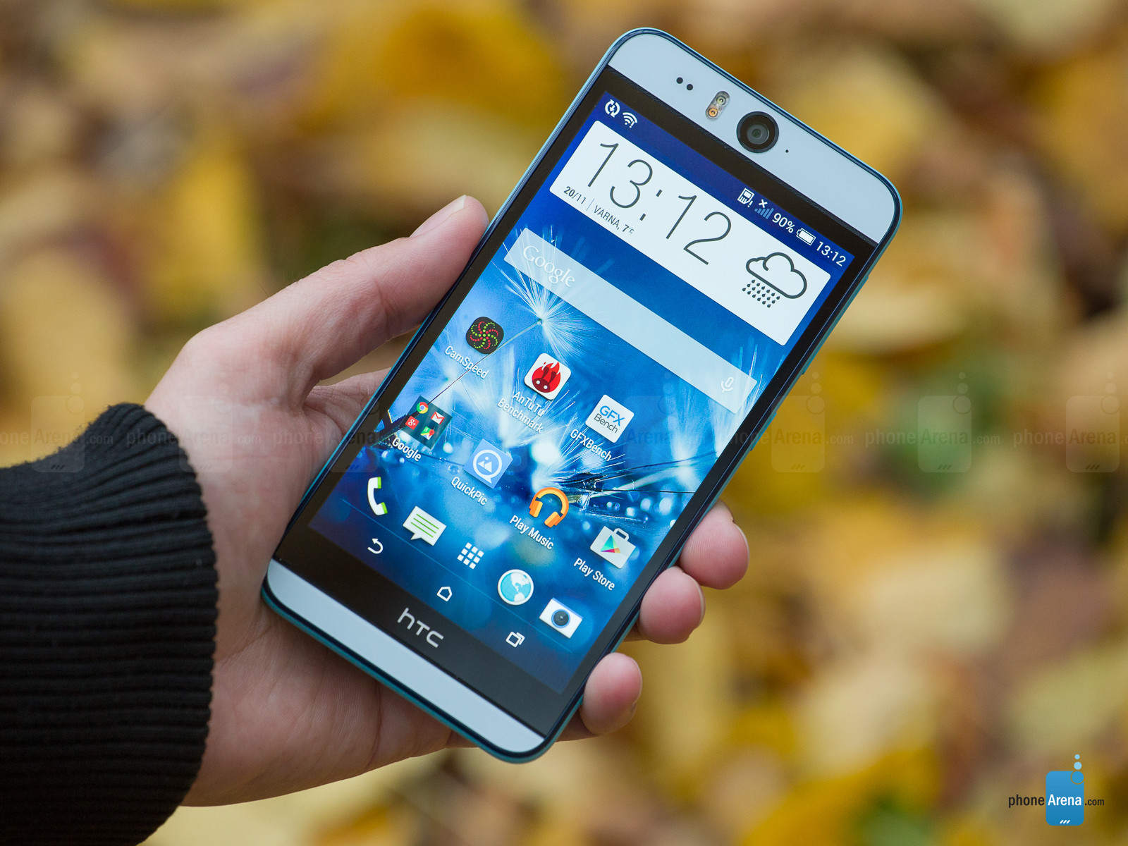 HTC-Desire-EYE-Review-01.jpg