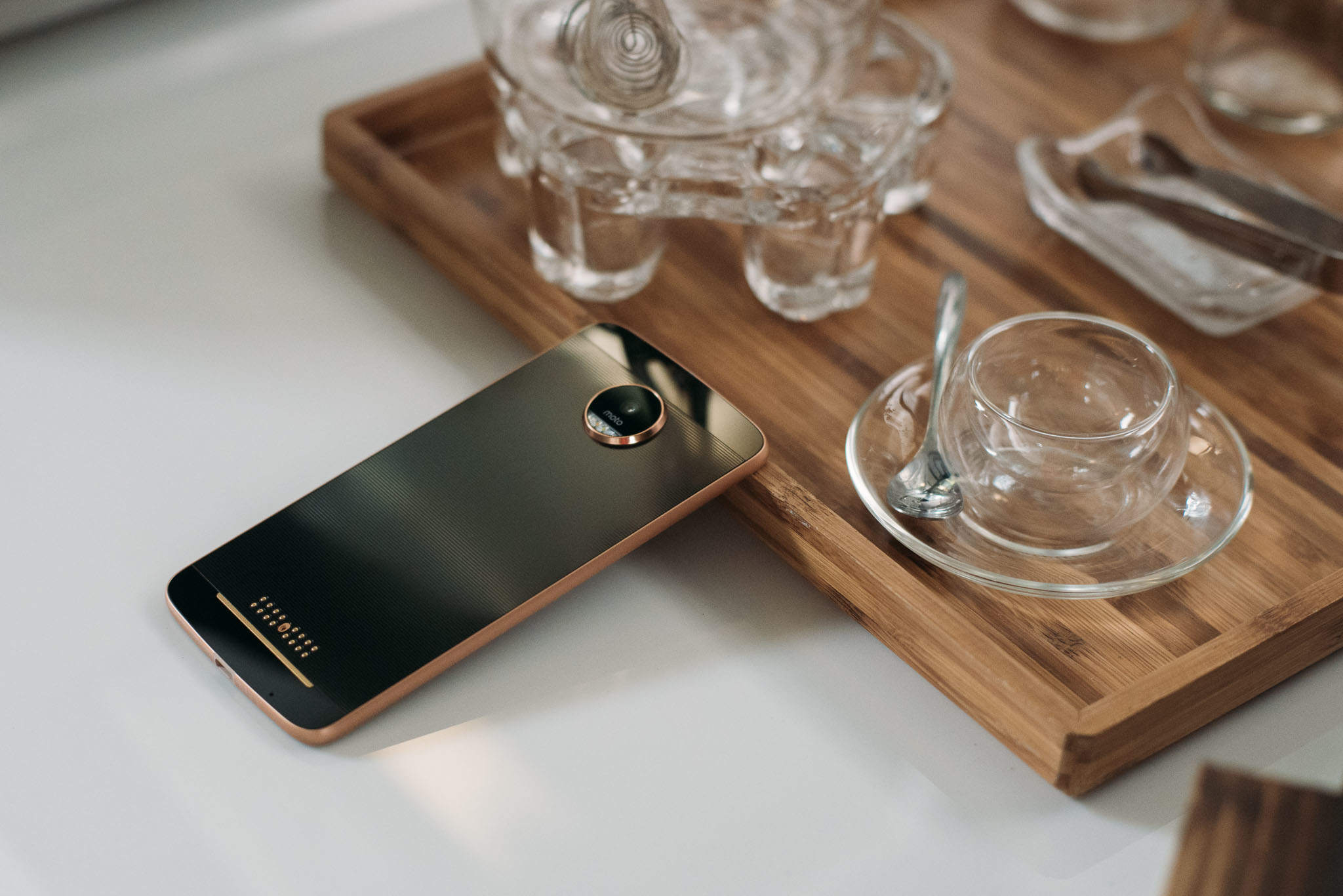 3983968_tinhte_moto_z_rose_gold_8.jpg