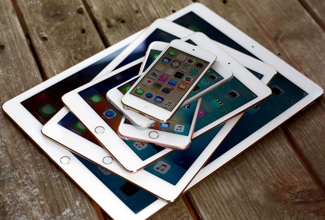 2015-ipod-iphone-ipad-stack-front.jpg