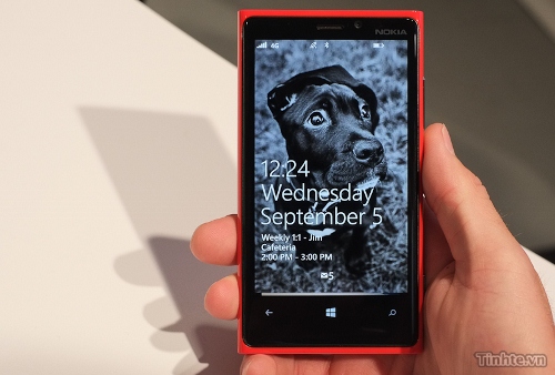 Nokia-Lumia-920-Handon (500x338).jpg