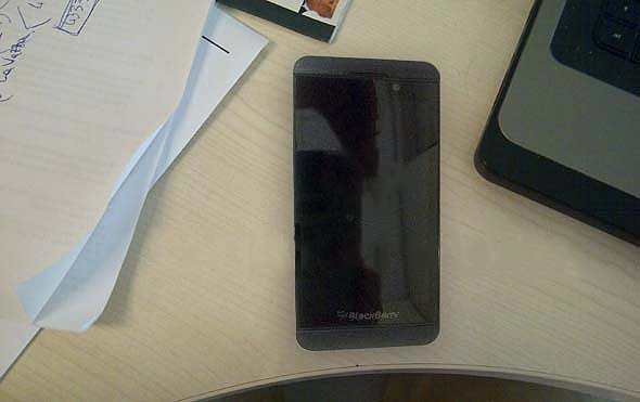 BB10-LondonLeakedPic1.jpg