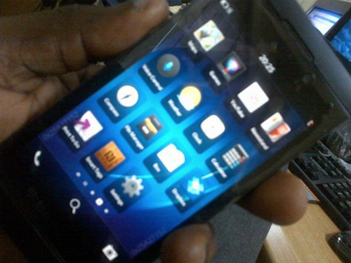 Thêm Hình ảnh Rò Rỉ Blackberry 10 L Series Với Bộ Icons Mới Pin Ls1