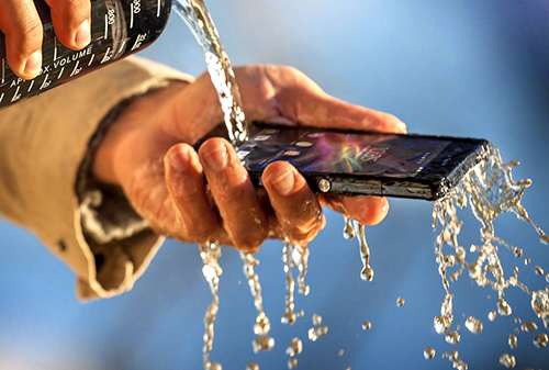 xperia-z-durability-water-resistance-1240x824-87a352114f26128dffe9e44b5a6d4cd8.jpg