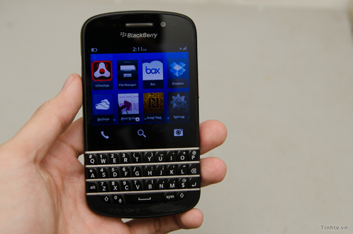1-blackberry-q1013.jpg