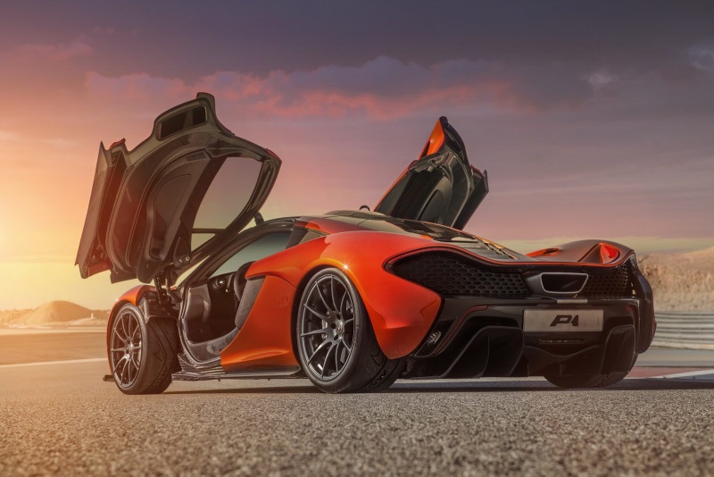 Với thiết kế sang trọng và mạnh mẽ, siêu xe McLaren P1 là niềm tự hào của những người yêu tốc độ. Những hình ảnh chụp lại siêu xe này sẽ khiến bạn không thể rời mắt, đồng thời còn nhận ra được tinh thần vượt trội của sản phẩm này.