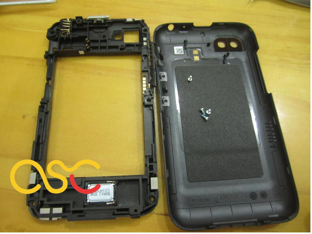 appleservicecentre-teardown-blackberry-q5-1.jpg