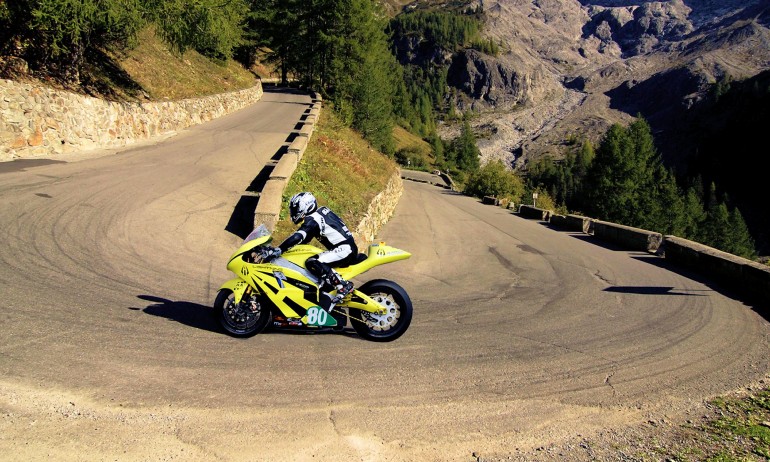 lightnings-electric-superbike-takes-2013-pikes-peak-international-hill-climb.jpg