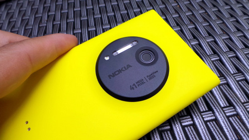 Camera tinh te tren tay Nokia Lumia 1020.JPG