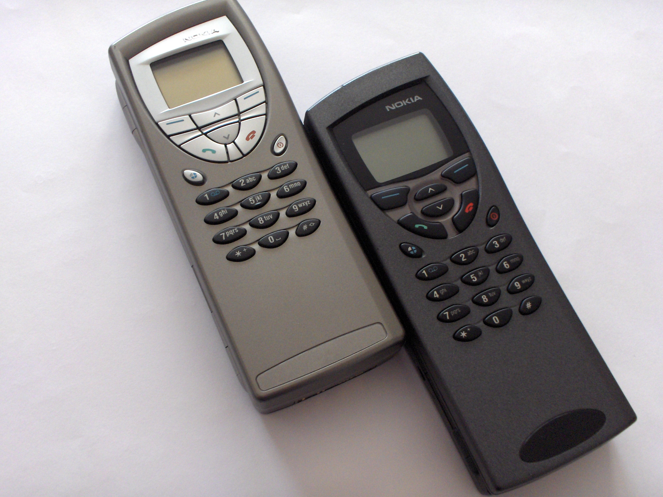 Nokia_9210_and_9110.JPG