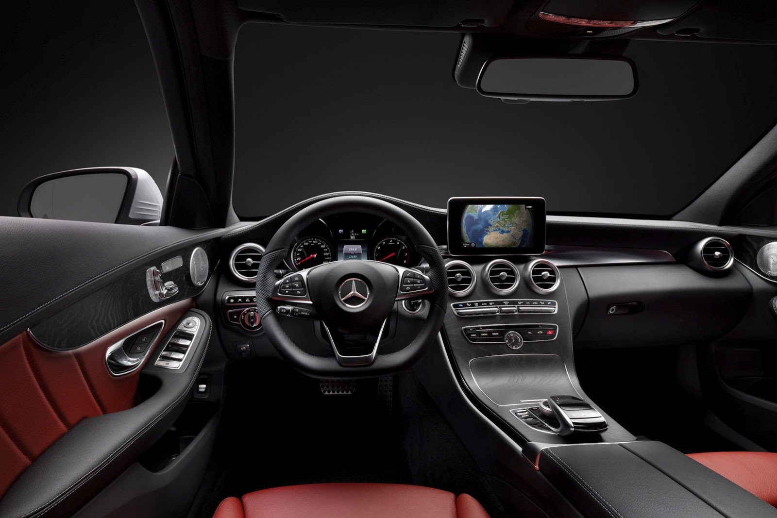 2015-Mercedes-C-Class-Interior-1[2].jpg