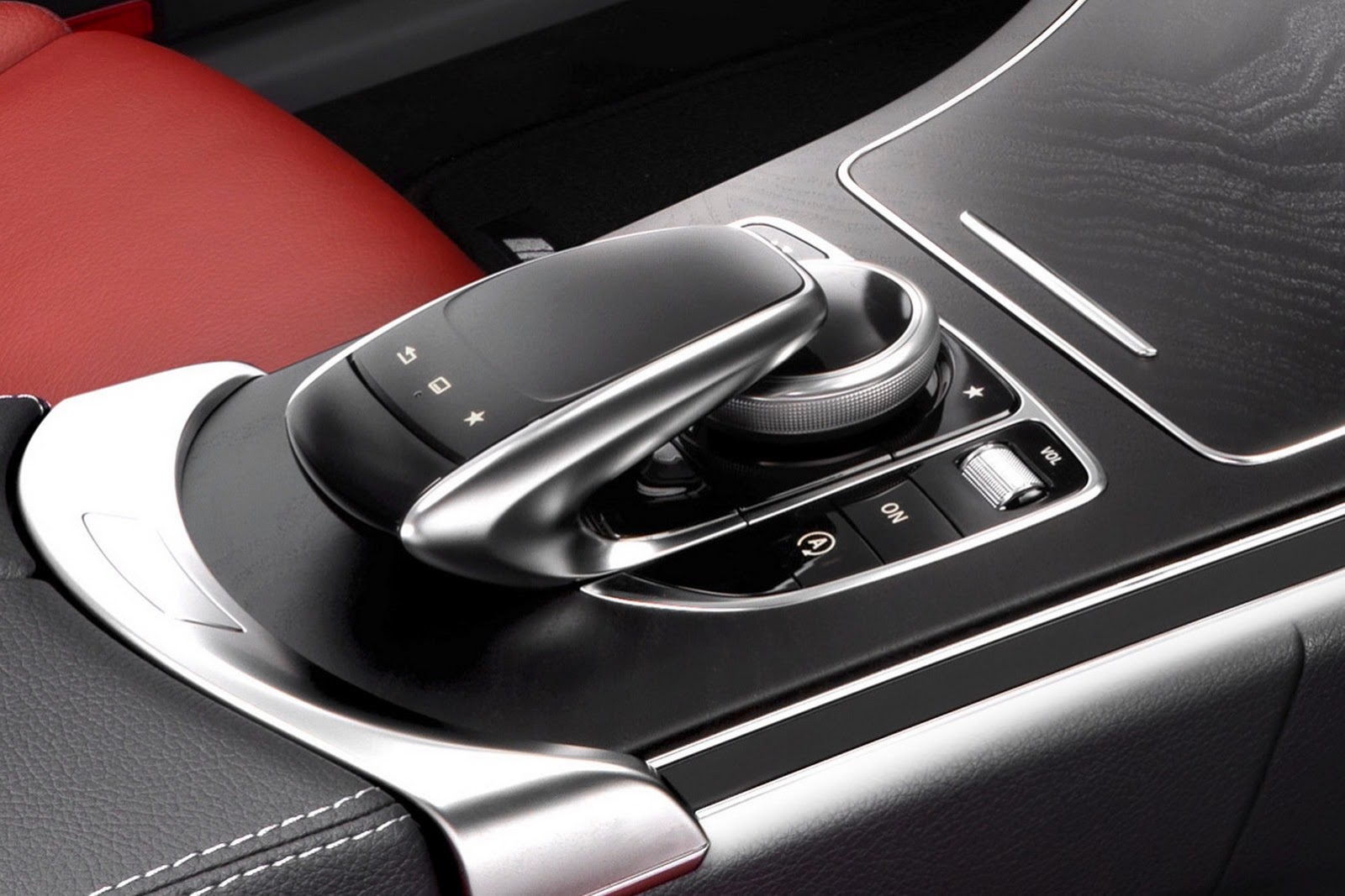 2015-Mercedes-C-Class-Interior-3[2].jpg
