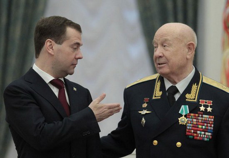 Alexei-Leonov-Dmitry-Medvedev.jpg