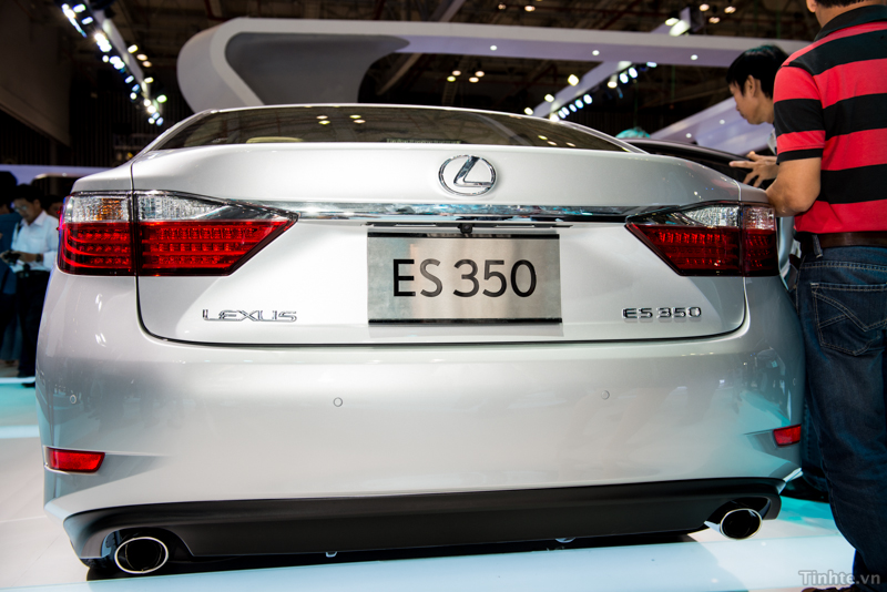 Vietnam-Motor-Show-2013-Lexus-2.jpg