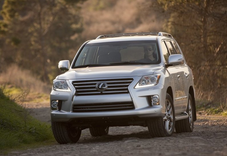 Lexus-LX_570_2013_800x600_wallpaper_04.jpg