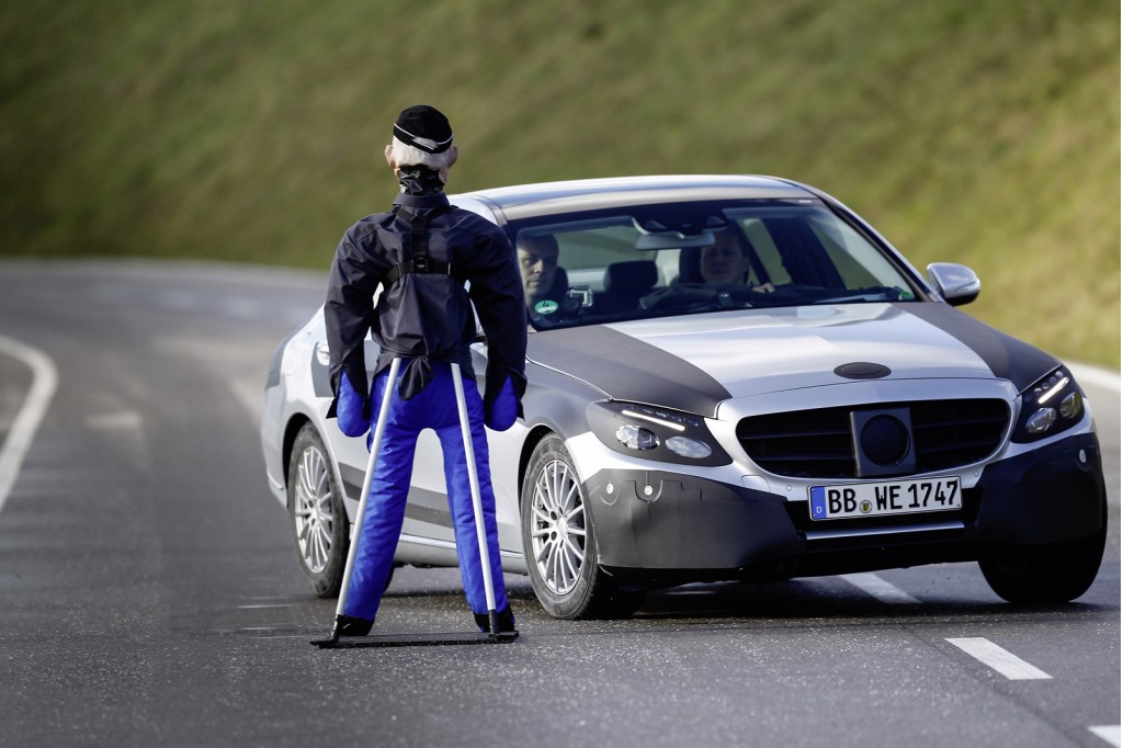 michael-schumacher-tests-new-assistance-systems-on-the-2015-mercedes-benz-c-class_100449227_l.jpg