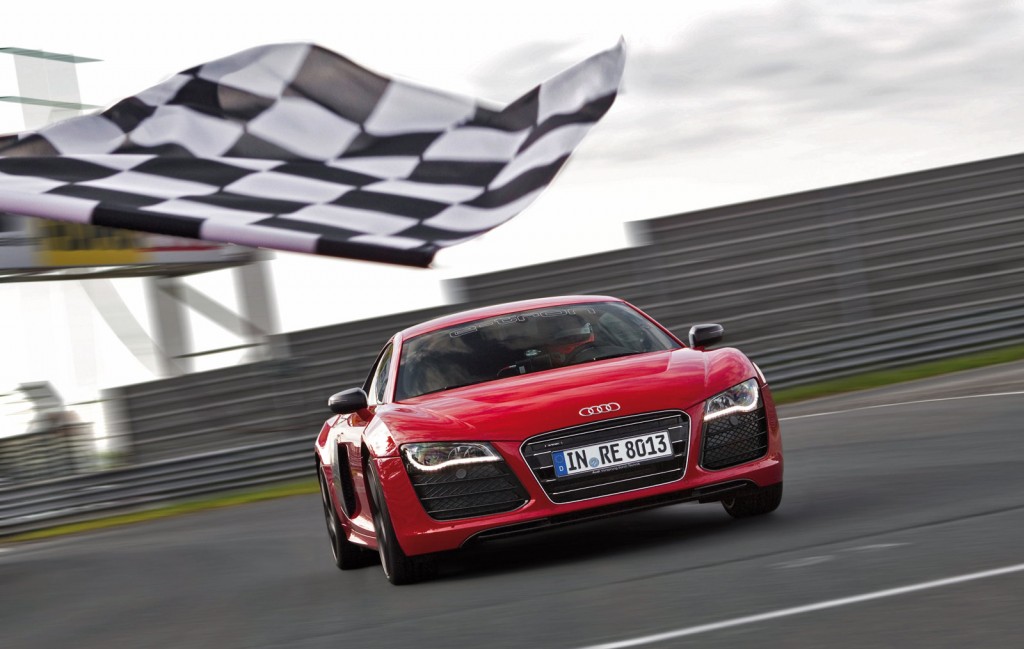 2013-audi-r8-e-tron_100394496_l.jpg