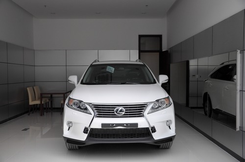 khu-vuc-giao-xe-lexus.jpg