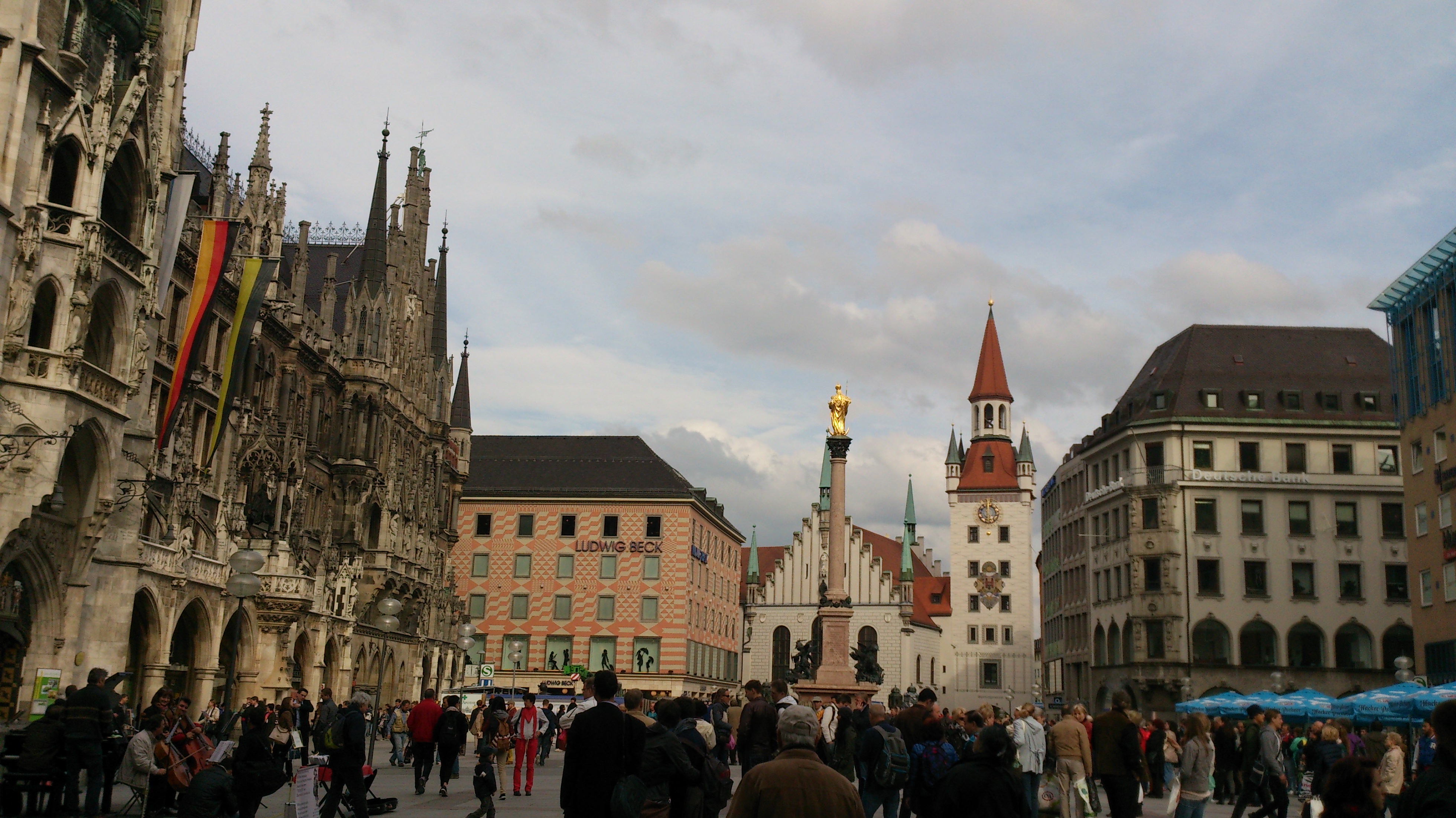 Marienplatz (có từ 1158).jpg