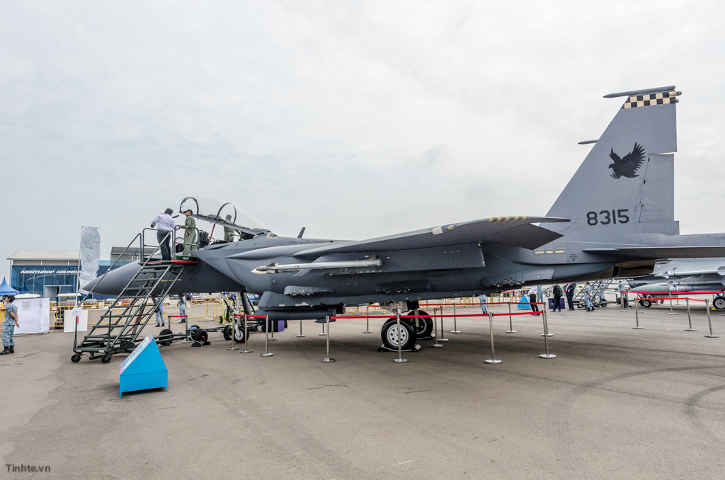 tinhte.vn-F-15SG-12.jpg