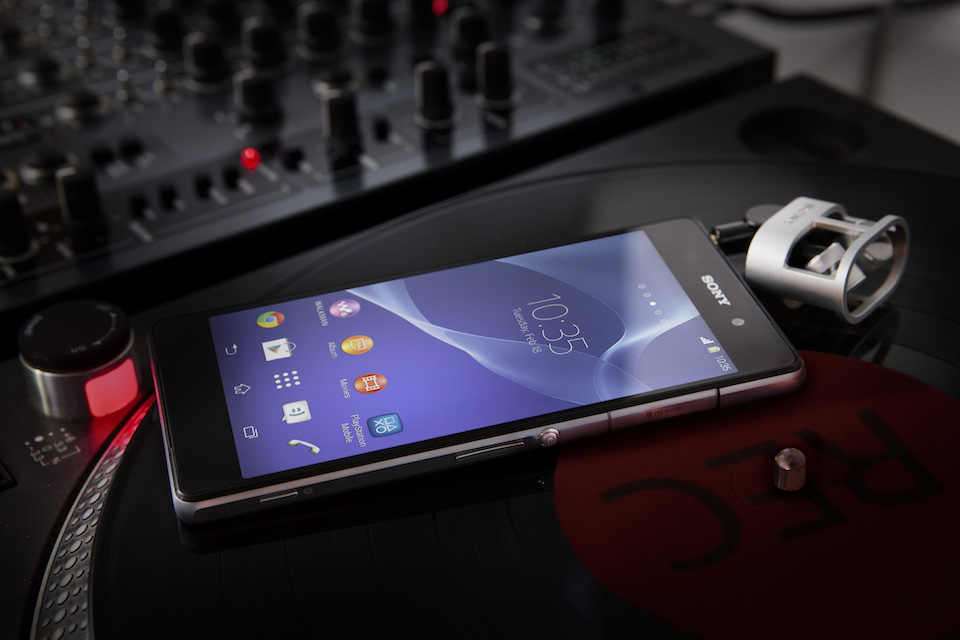 15_Xperia_Z2_Turntable.jpg