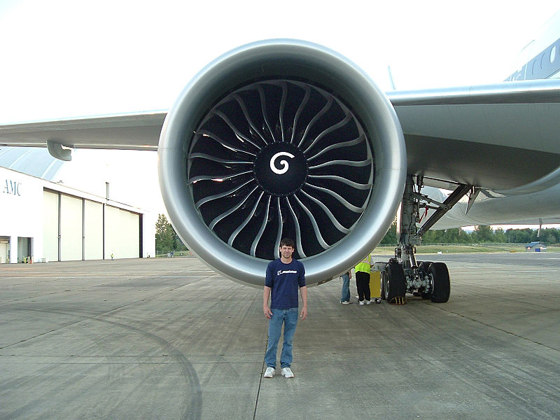 800px-Engine_of_Jet_Airways_Boeing_777-300ER.jpg