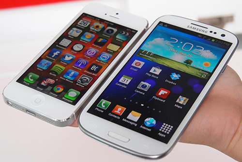 iPhone-5-vs-Galaxy-S3-angle-side-by-side.jpg