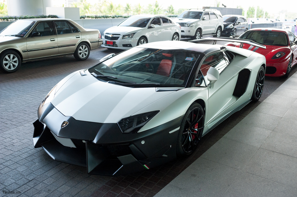 Hình ảnh 12 chi tiết về Đánh giá nhanh Lamborghini Aventador: Siêu phẩm  nhanh nhất đường đua của hãng xe Ý - Ảnh tin tức AutoFun