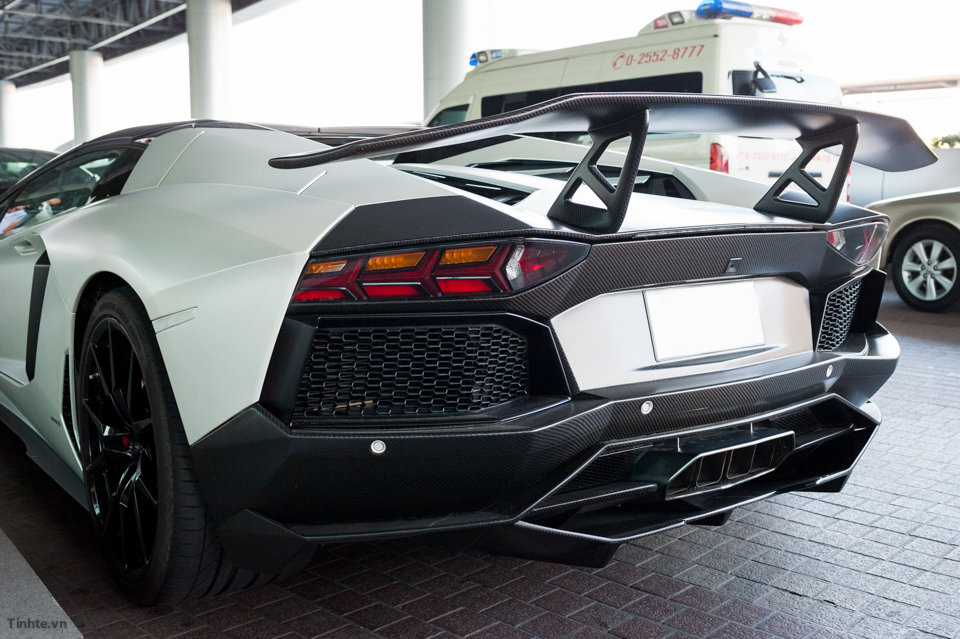 tinhte.vn-Lamborghini-Aventador-04.jpg