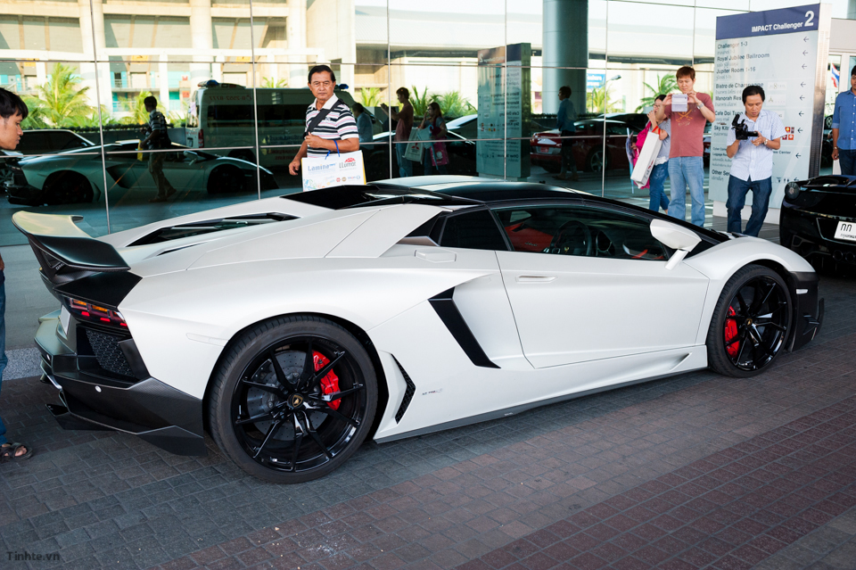 tinhte.vn-Lamborghini-Aventador-05.jpg