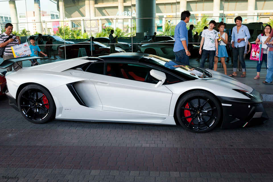 tinhte.vn-Lamborghini-Aventador-06.jpg