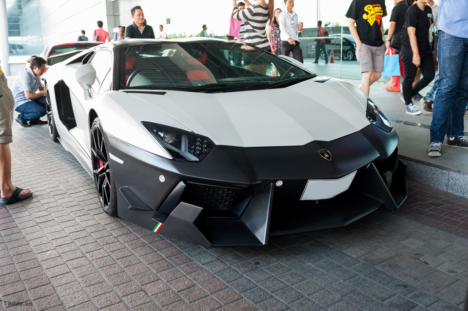 tinhte.vn-Lamborghini-Aventador-12.jpg