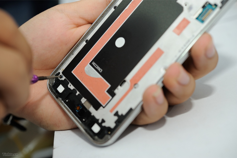 Galaxy_S5_Teardown-2.jpg