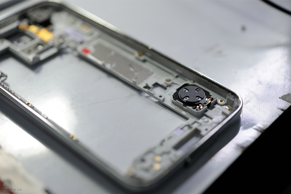 Galaxy_S5_Teardown-16.jpg