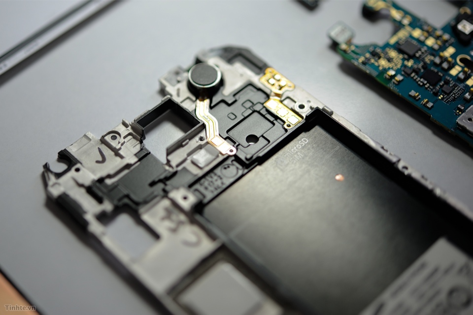 Galaxy_S5_Teardown-20.jpg